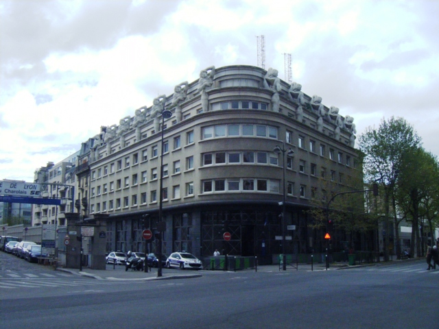 Hôtel-de-Police-du-12eme-avenue-Daumesnil