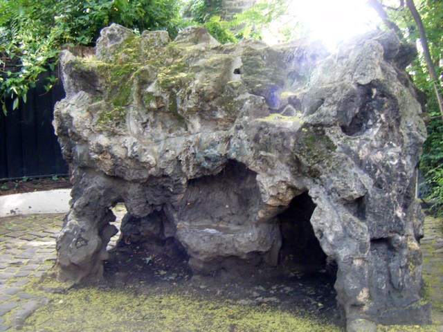 Le-Rocher-de-la-sorcière