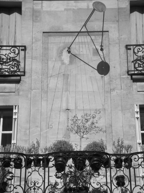 Cadran solaire rue saint Louis en L'Ile