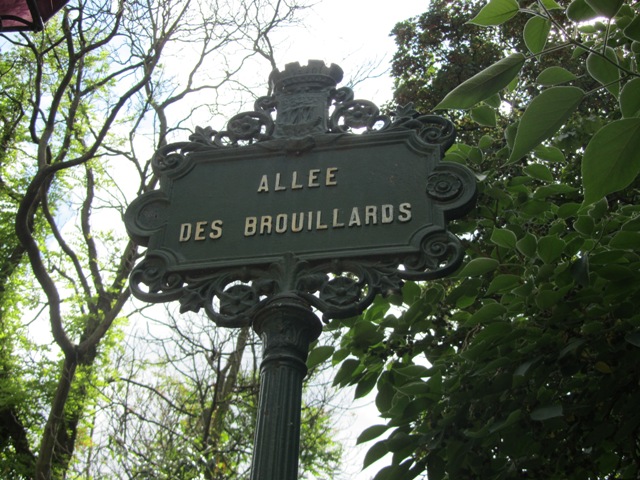 Allée et Château des Brouillards à Montmartre