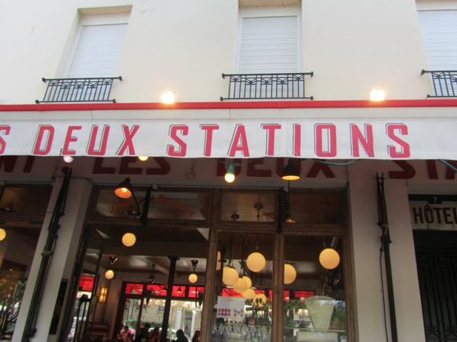 Les Deux Stations