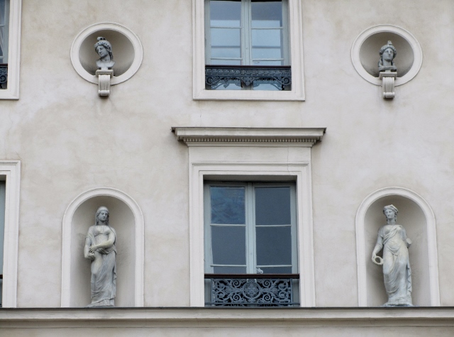 3 rue Soufflot 75005 Paris - Immeuble aux statues