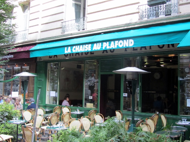 La Chaise au Plafond