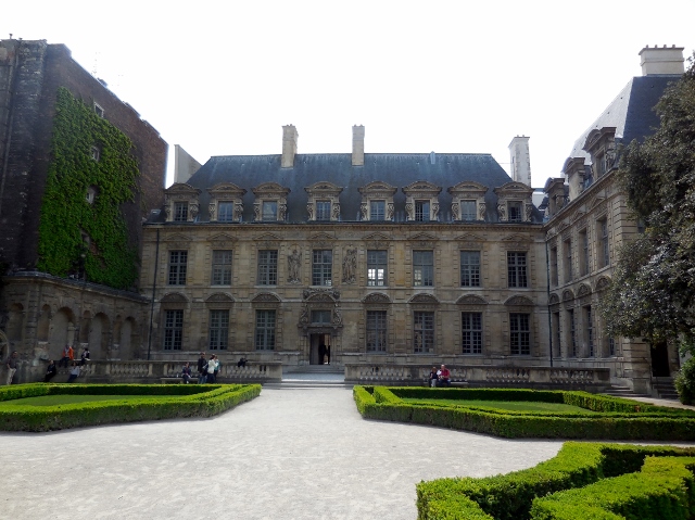 Hôtel de Sully