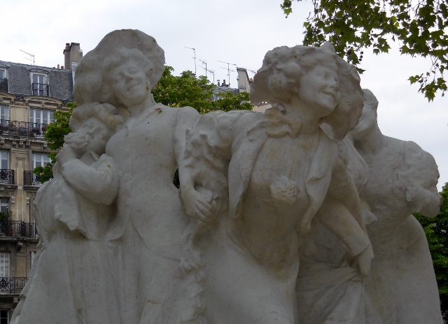 La Sainte Catherine, hommage à L'Ouvrière parisienne dans le Square Montholon
