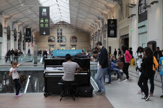 Concours piano dans 100 gares #AVousDeJouer