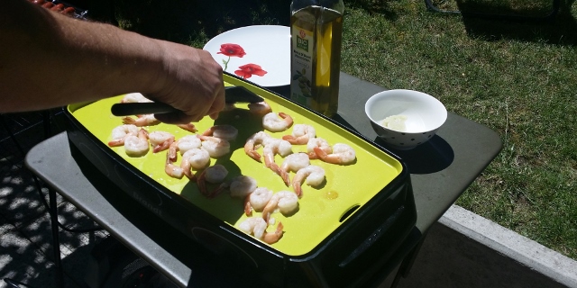 Crevettes, mini-brochettes et merguez à la Plancha