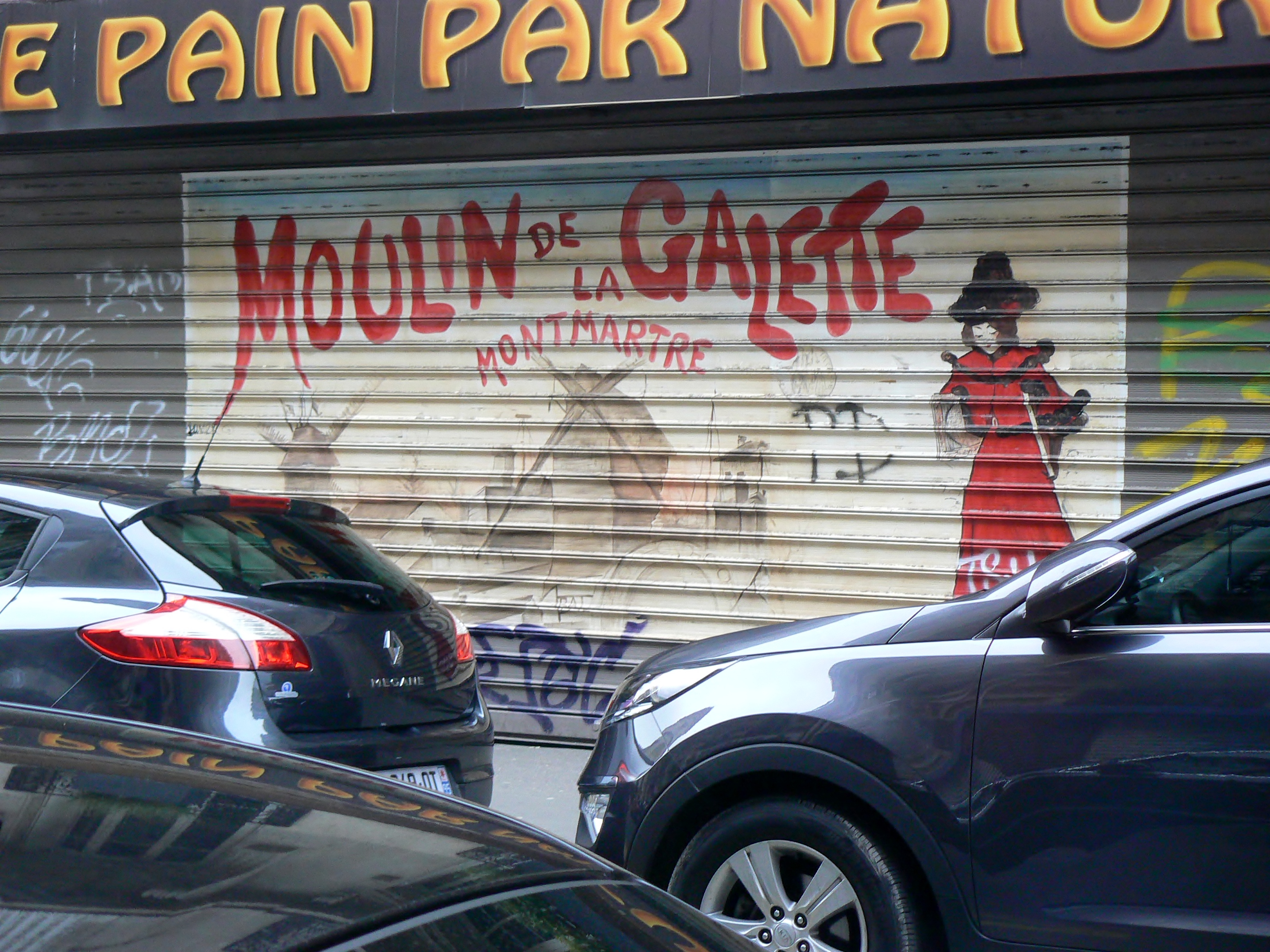 Les rideaux métalliques de la rue Cavalotti