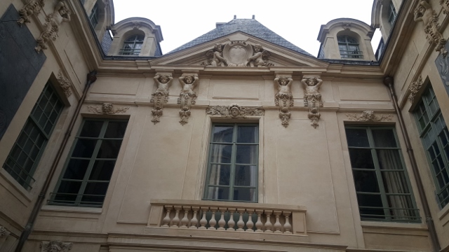 Chanel L’Hôtel Amelot de Bisseuil, dit des Ambassadeurs de Hollande