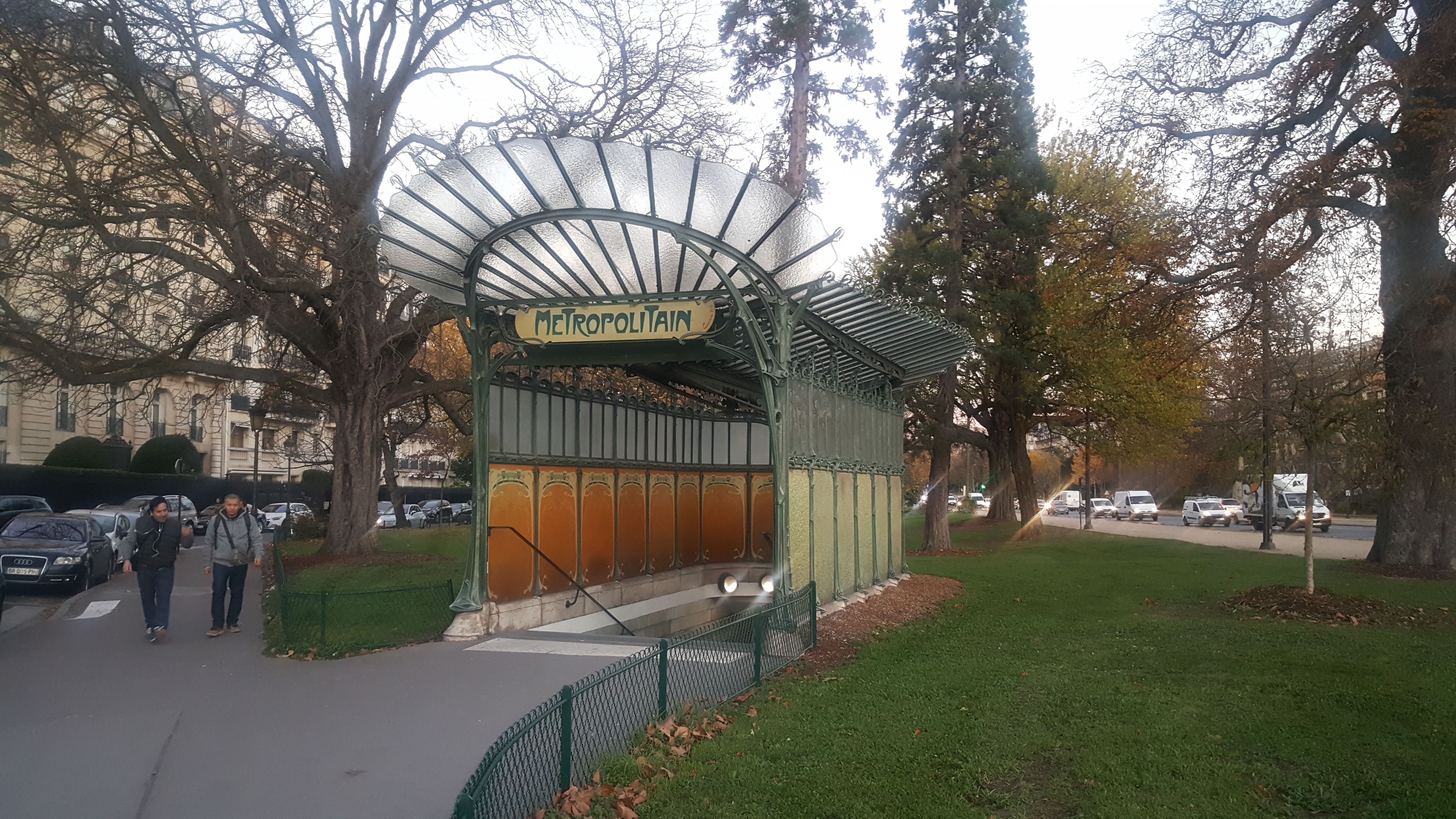 L'édicule Guimard de la station de métro Porte Dauphine