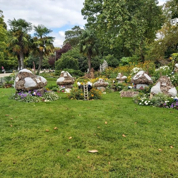 Le Village des Schtroumpfs au Parc Monceau