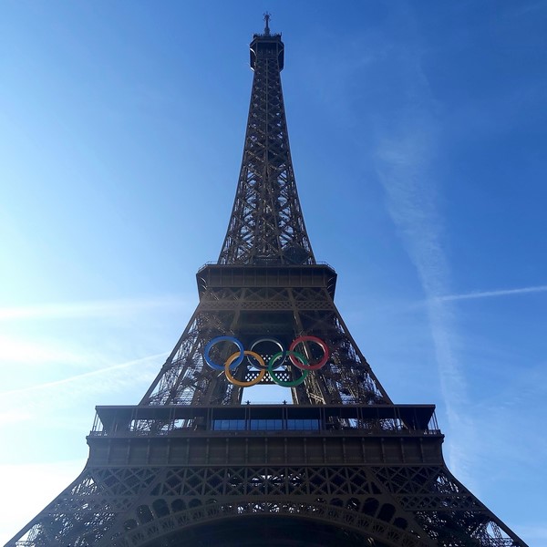 Les anneaux olympiques de la Tour Eiffel