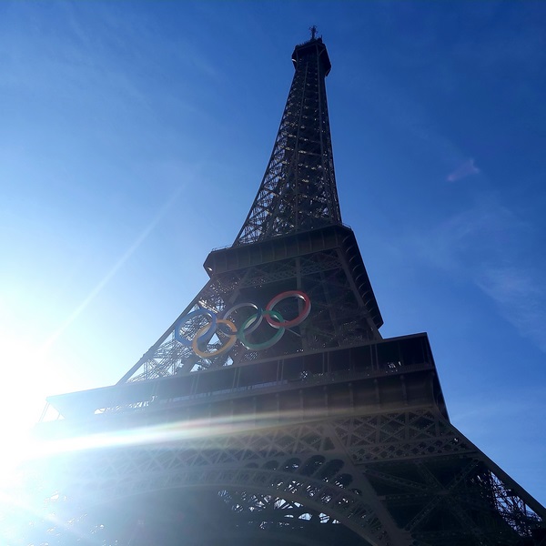 Les anneaux olympiques de la Tour Eiffel