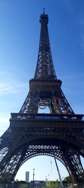 Les anneaux olympiques de la Tour Eiffel