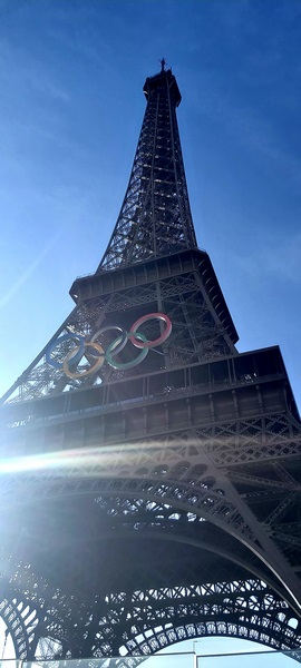 Les anneaux olympiques de la Tour Eiffel