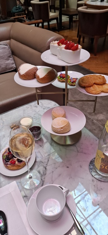 Tea Time au champagne au Lutetia
