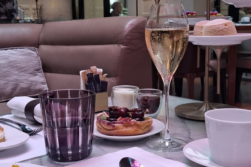 Tea Time au champagne au Lutetia