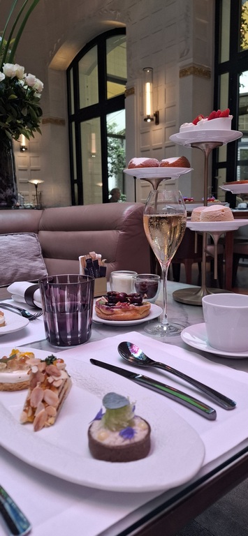Tea Time au champagne au Lutetia