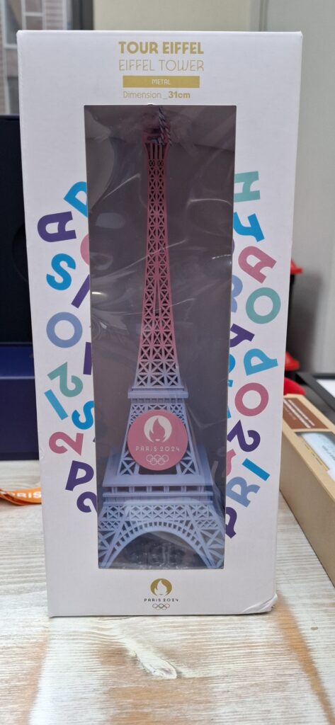 Premier Salon du de l'Objet et du Pin’s olympiques à la Cité du Cinéma