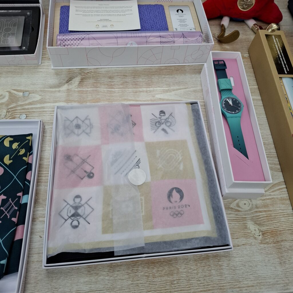 Premier Salon du de l'Objet et du Pin’s olympiques à la Cité du Cinéma