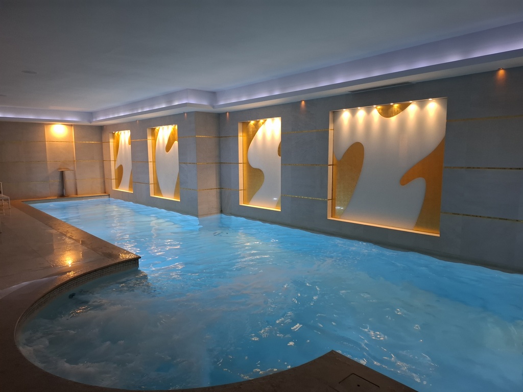 Spa Susanne Kaufmann du Burgundy
