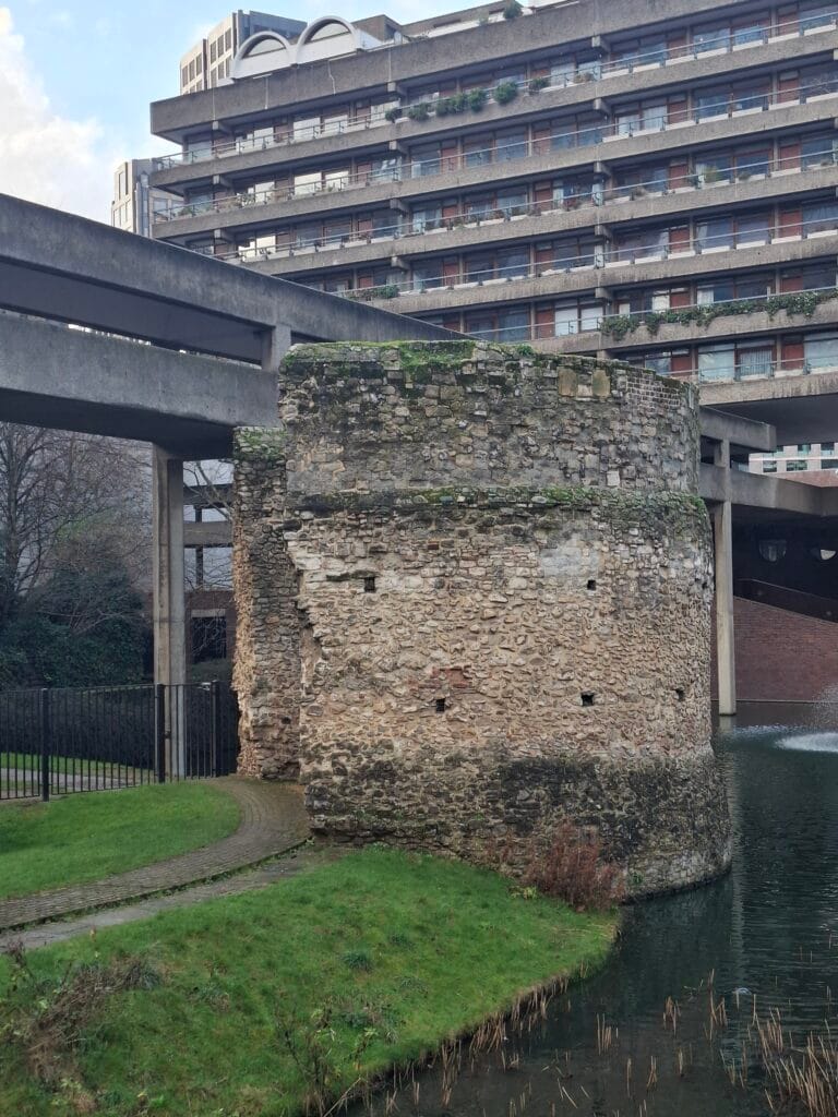 Londres Roman wall and Tower at Barbican