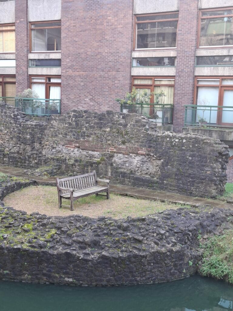 Londres Roman wall and Tower at Barbican